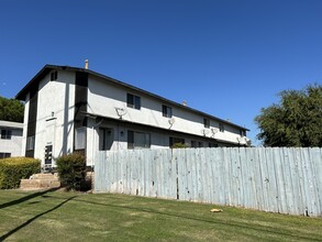 3600 Panama Ln in Bakersfield, CA - Building Photo - Building Photo