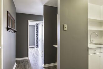 9930-113 113 St in Edmonton, AB - Building Photo - Building Photo