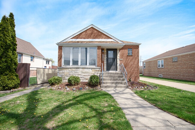 5533 S Menard Ave in Chicago, IL - Building Photo - Building Photo