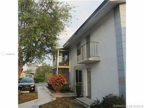 104 SE 10th St-Unit -202 in Deerfield Beach, FL - Building Photo - Building Photo