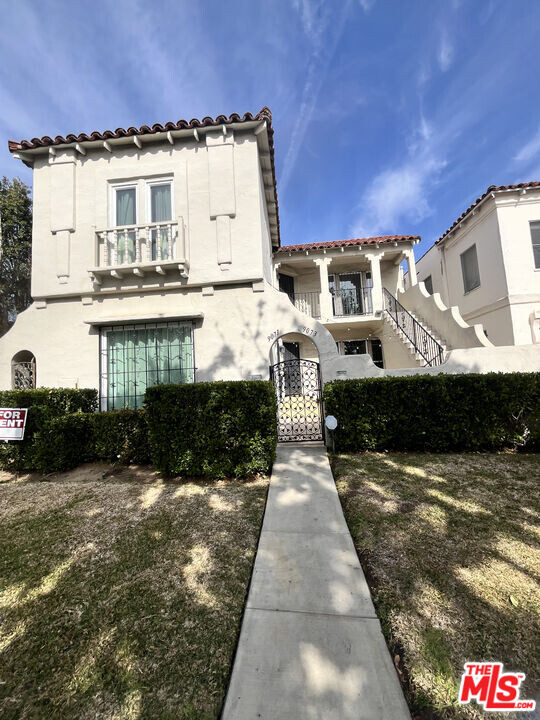 9073 Airdrome St in Los Angeles, CA - Building Photo