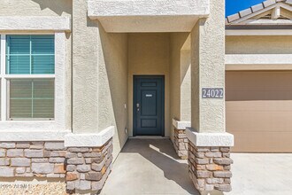 24022 W Hilton Ave in Buckeye, AZ - Foto de edificio - Building Photo