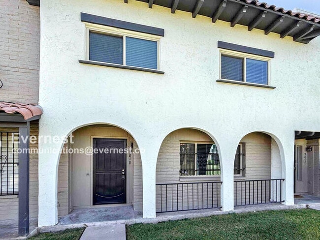 property at 2810 E Clarendon Ave
