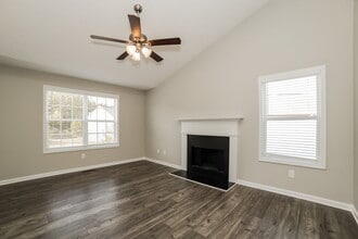 104 Rockefeller Ln in Dallas, GA - Building Photo - Building Photo