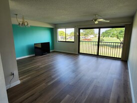 7406 Lake Breeze Dr in Ft. Myers, FL - Building Photo