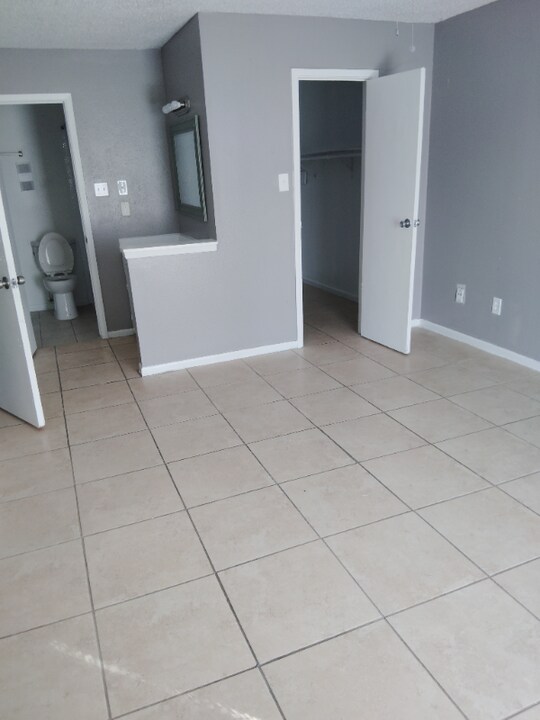 10110 Forum Park Dr in Houston, TX - Building Photo