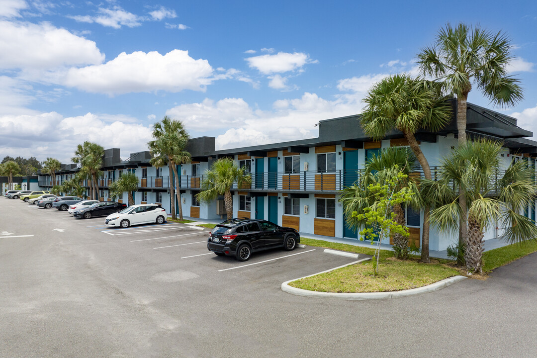 Indian River Flats in Palm Bay, FL - Foto de edificio