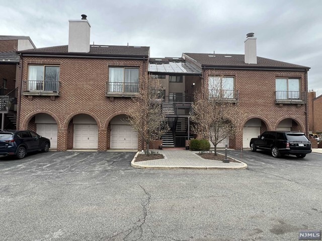 5 Millay Ct in Teaneck, NJ - Building Photo