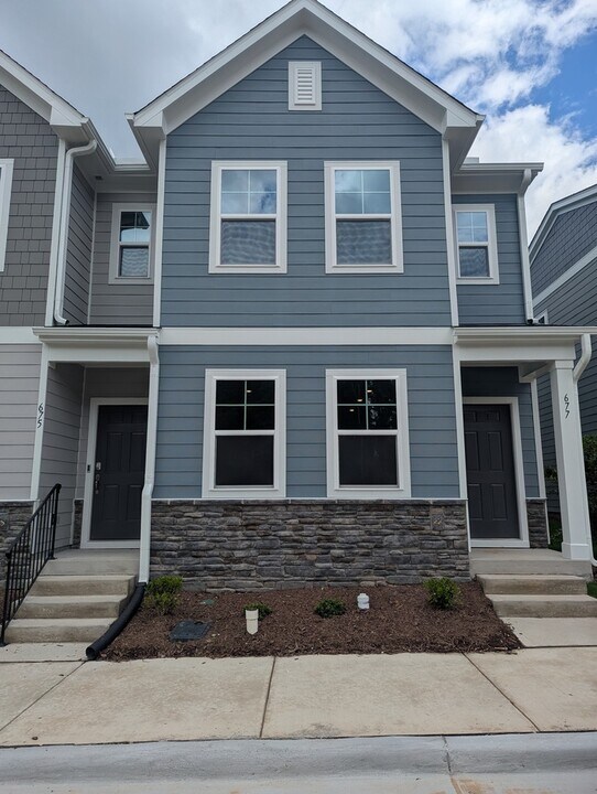 677 Mirkwood Ave in Apex, NC - Building Photo