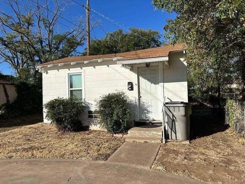 1604 Coyote Blvd in Wichita Falls, TX - Building Photo