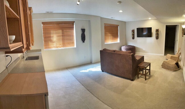 2009 Sweetbriar Ln in Sandy, UT - Building Photo - Building Photo