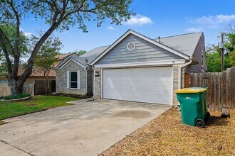 713 Meadow Top in Converse, TX - Building Photo - Building Photo