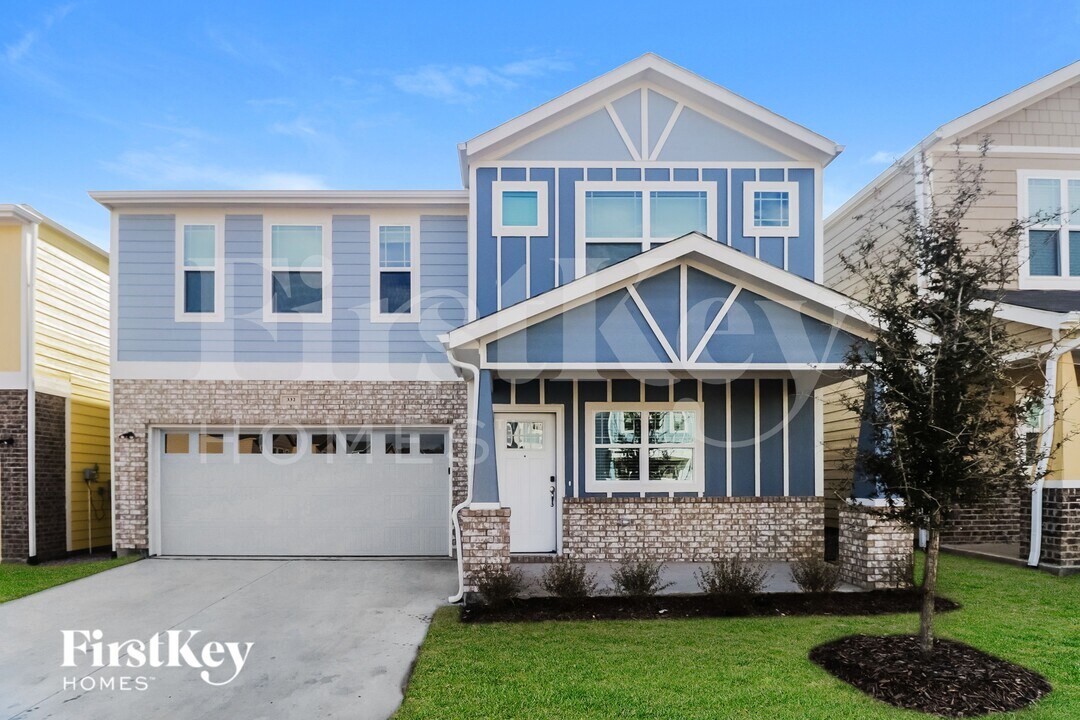 332 Niki Dr in Lewisville, TX - Foto de edificio