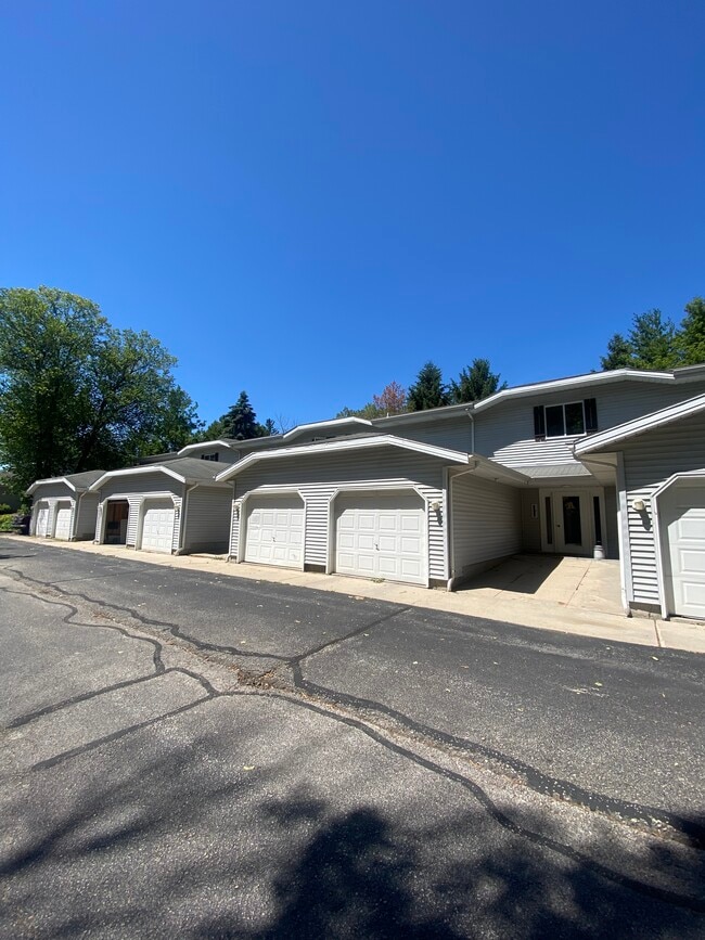 W194N16510 Eagle Dr Apartments and Nearby Jackson Apartments For Rent