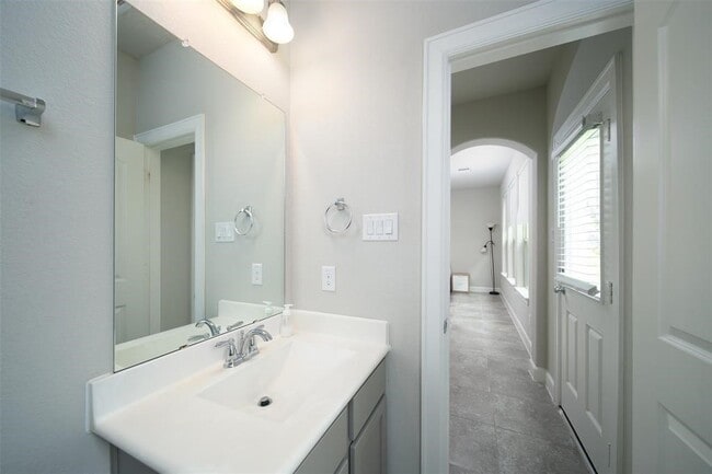 2011 Royal Landing Dr