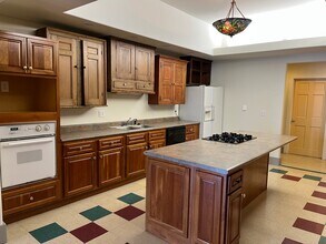 108 W Washington St, Unit A in Bloomington, IL - Building Photo - Building Photo