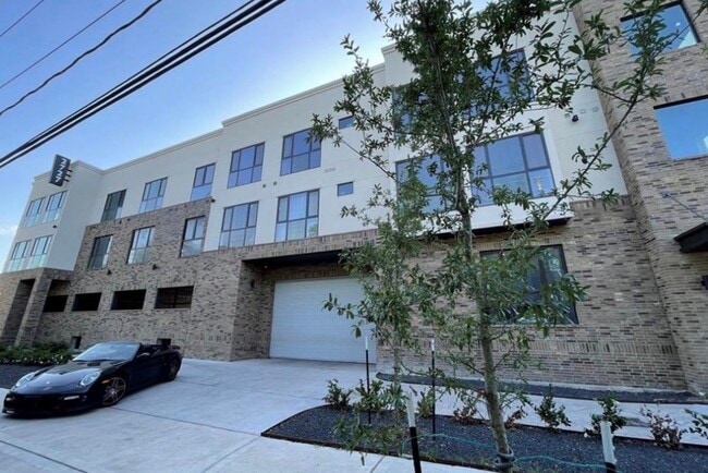 property at 2727 Houston Ave