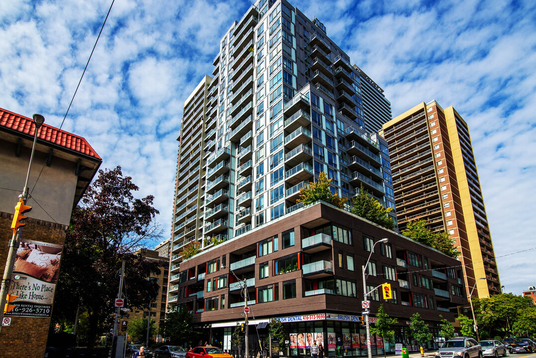 66 Isabella St - East Tower in Toronto, ON - Building Photo