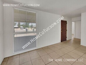 3966 E Sylvane Dr in Tucson, AZ - Building Photo - Building Photo