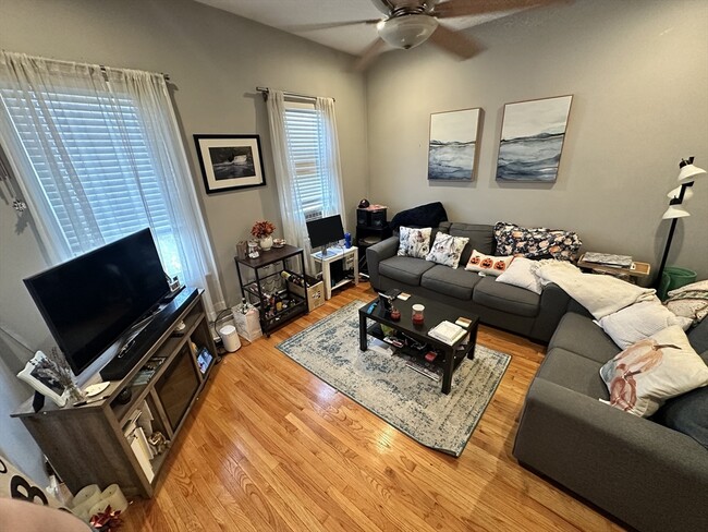423 E 3rd St, Unit 1