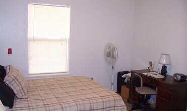 303 Ave in Hooks, TX - Building Photo - Building Photo