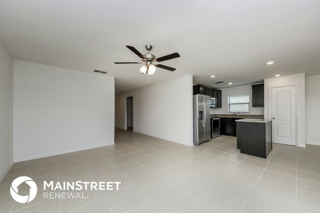 1467 Swan Lake Cir in Dundee, FL - Building Photo - Building Photo