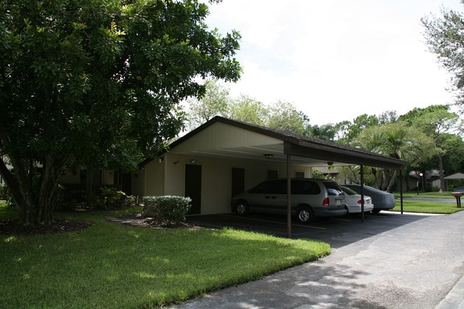 Tallywood Apartments in Sarasota, FL - Building Photo - Building Photo