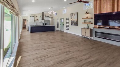 2713 Renatta Dr in Belleair Bluffs, FL - Building Photo - Building Photo