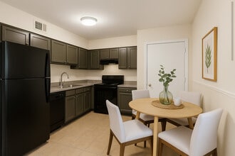 Beverly Springs in Memphis, TN - Foto de edificio - Building Photo