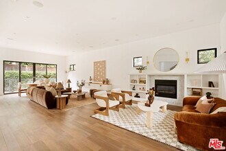 1023 Superba Ave in Los Angeles, CA - Building Photo - Building Photo