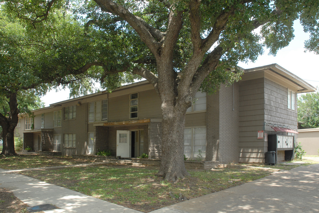 San Jacinto Garden Apartments in Houston, TX - Building Photo