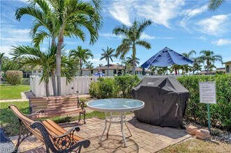 360 Charlemagne Blvd in Naples, FL - Building Photo - Building Photo