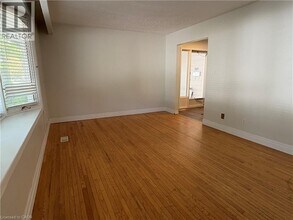 551 Fallingbrook Dr in Waterloo, ON - Building Photo - Building Photo