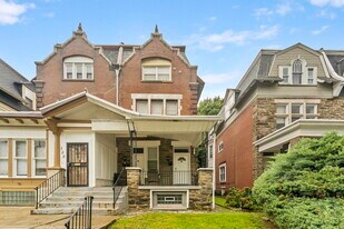 127 E Durham St, Unit 3 in Philadelphia, PA - Building Photo