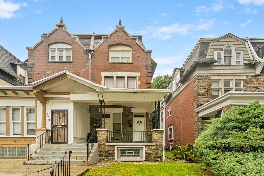 127 E Durham St, Unit 3 in Philadelphia, PA - Building Photo