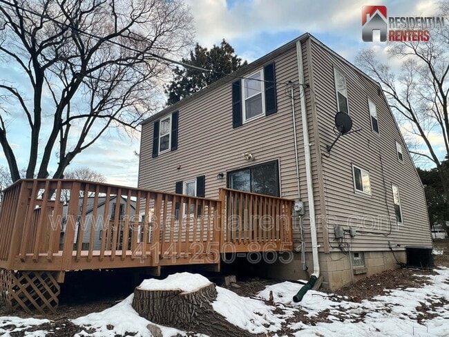 10918 W Wells St in Wauwatosa, WI - Building Photo - Building Photo