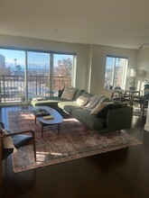 1711 E Olive Wy in Seattle, WA - Foto de edificio - Building Photo