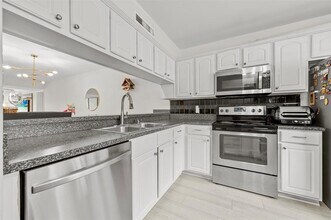 6061 Balboa Cir in Boca Raton, FL - Building Photo - Building Photo