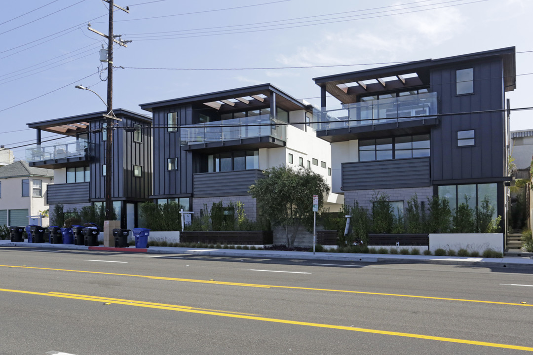 1820-1834 Pacific Coast Hwy in Hermosa Beach, CA - Building Photo