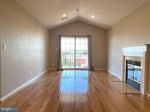 1100 Quaker Hill Dr in Alexandria, VA - Building Photo - Building Photo