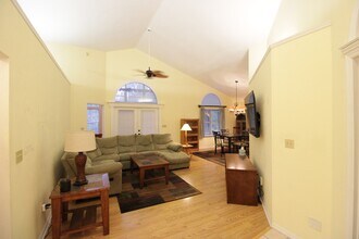 12338 NW 9th Ln in Newberry, FL - Building Photo - Building Photo