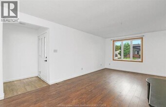 9597 Avery Ln in Windsor, ON - Building Photo - Building Photo