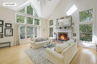 3 Hollow Tree Ln in East Hampton, NY - Building Photo - Building Photo