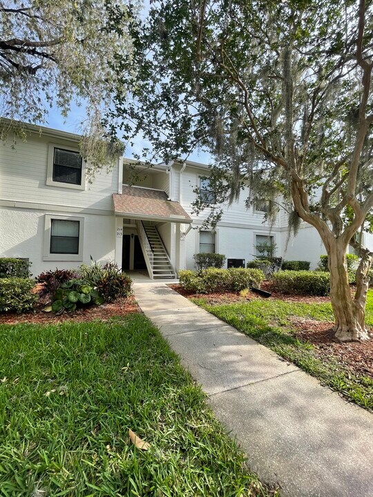 214 Meadow Ln, Unit 214 in Oldsmar, FL - Building Photo