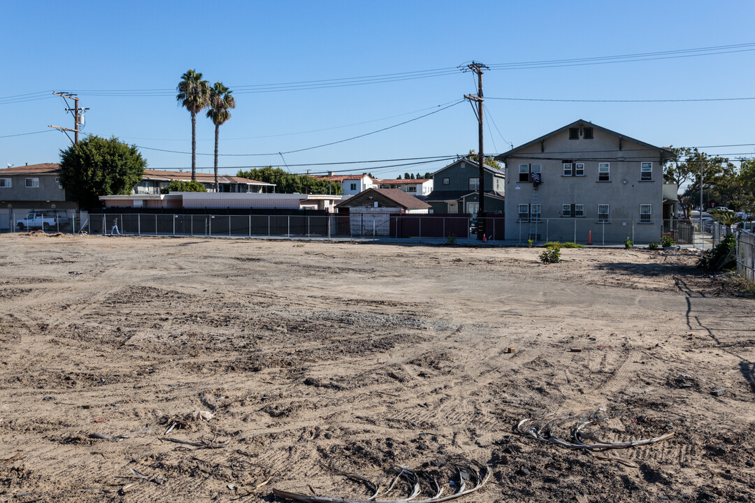 317 E 14th St in Long Beach, CA - Building Photo