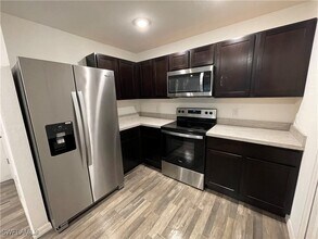 3207 NE 14th Ave in Cape Coral, FL - Building Photo - Building Photo