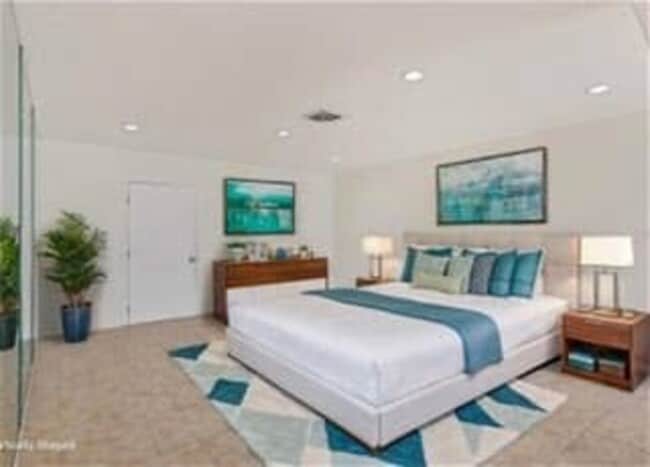 3803 Pin Oaks St in Sarasota, FL - Foto de edificio - Building Photo