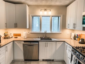 384 Fellsway W, Unit 1 in Medford, MA - Building Photo - Building Photo