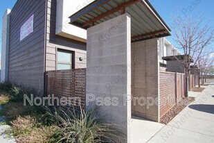 6262 Woodrow Bean Transmountain in El Paso, TX - Building Photo