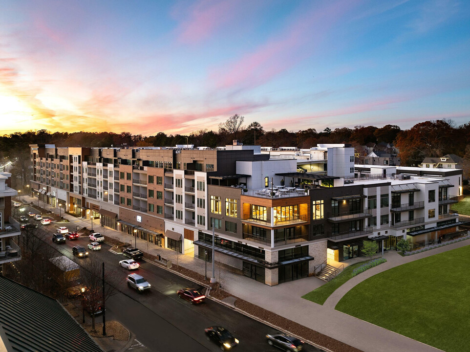 Solis Dresden Village in Brookhaven, GA - Foto de edificio